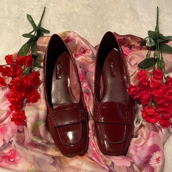 Liz & Co. Faux Patent Leather Flats - Picture 1 of 9